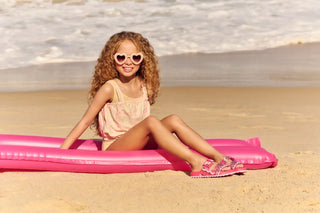 Bambini in vacanza: scarpe e outfit comodi per l'estate 2026