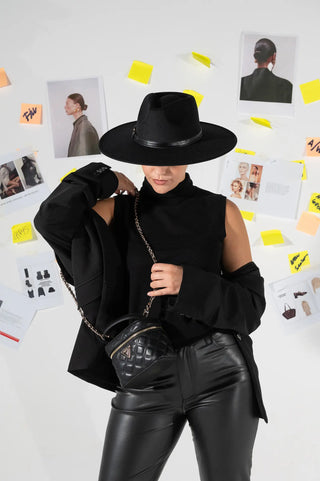 total black donna con borsa e cappello pantaloni in pelle